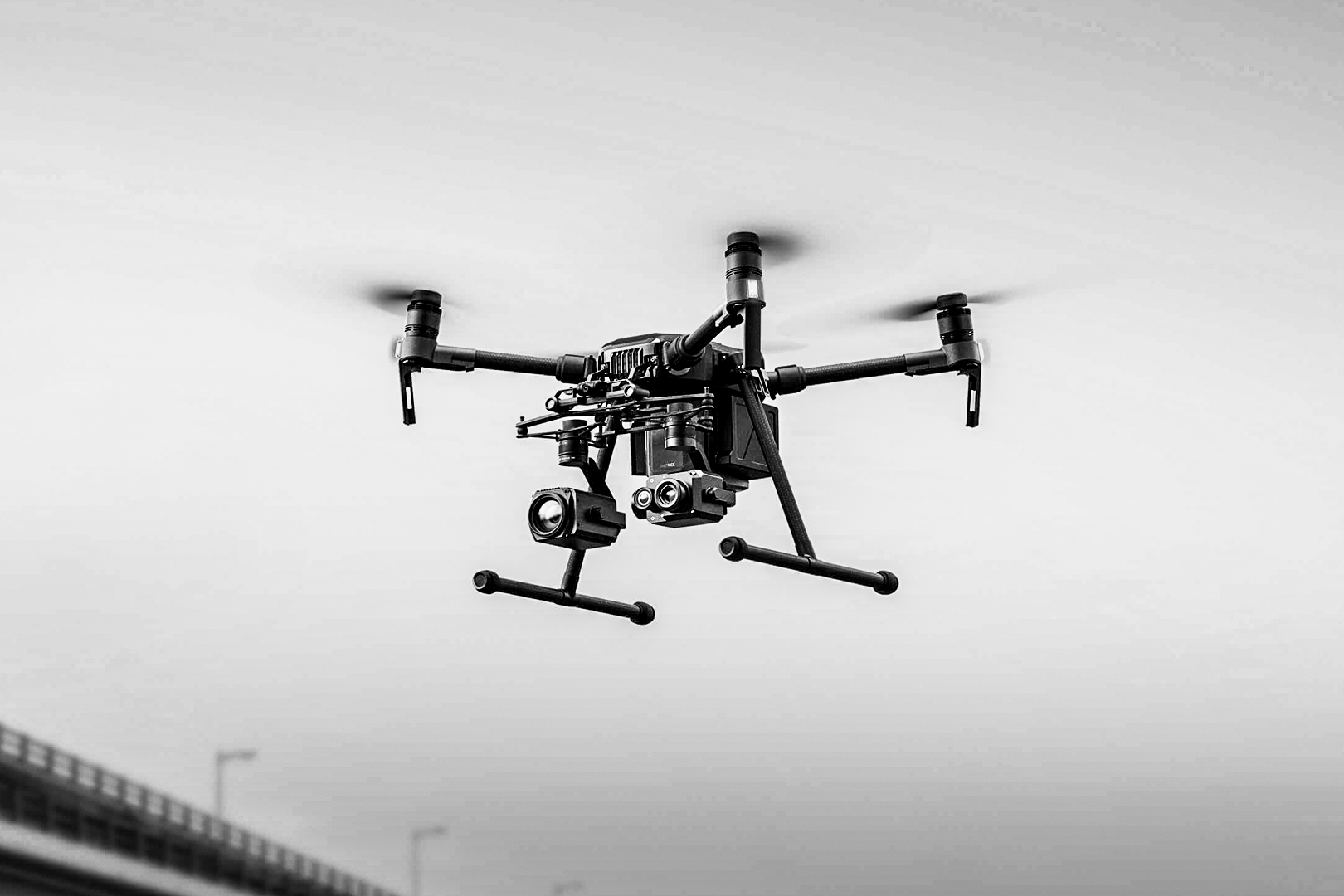 Dron profesional en vuelo